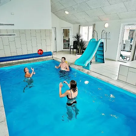 22 Person In بوجنسي